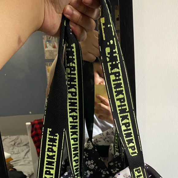 Pink Victoria secret Duffle Bag - Picture 4 of 9